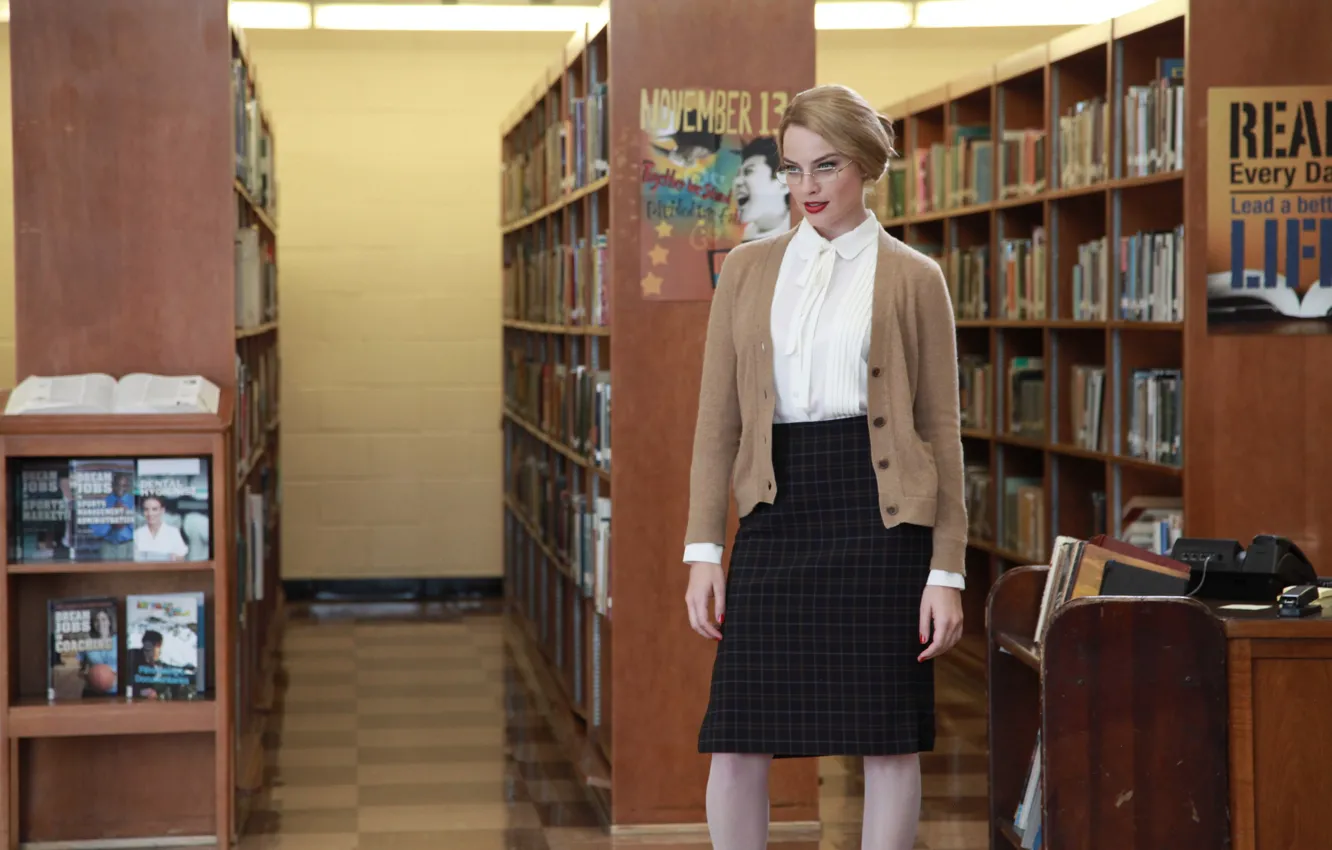 Фото обои актриса, книга, библиотека, actress, library, Margot Robbie, Марго Робби, Margot Elise Robbie