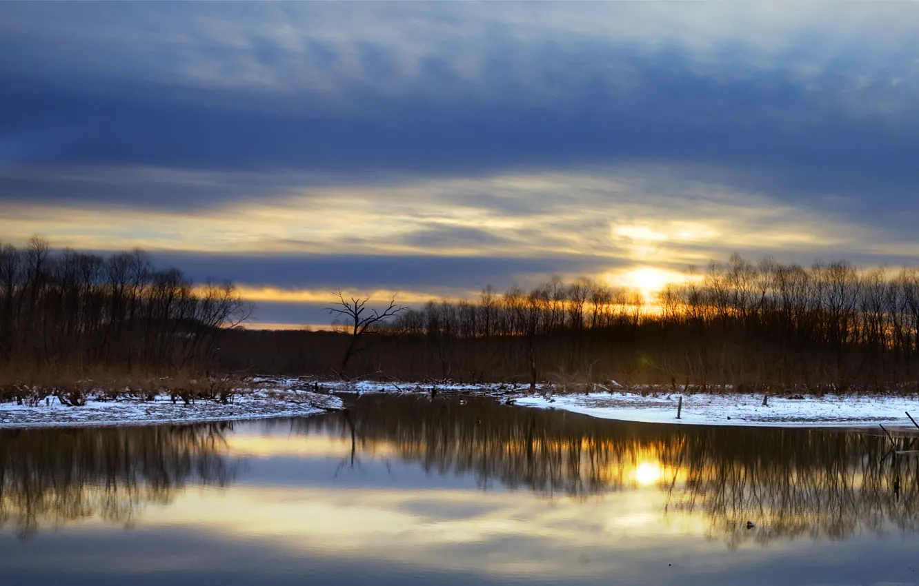 Фото обои небо, снег, деревья, закат, отражение, река, берег, Зима