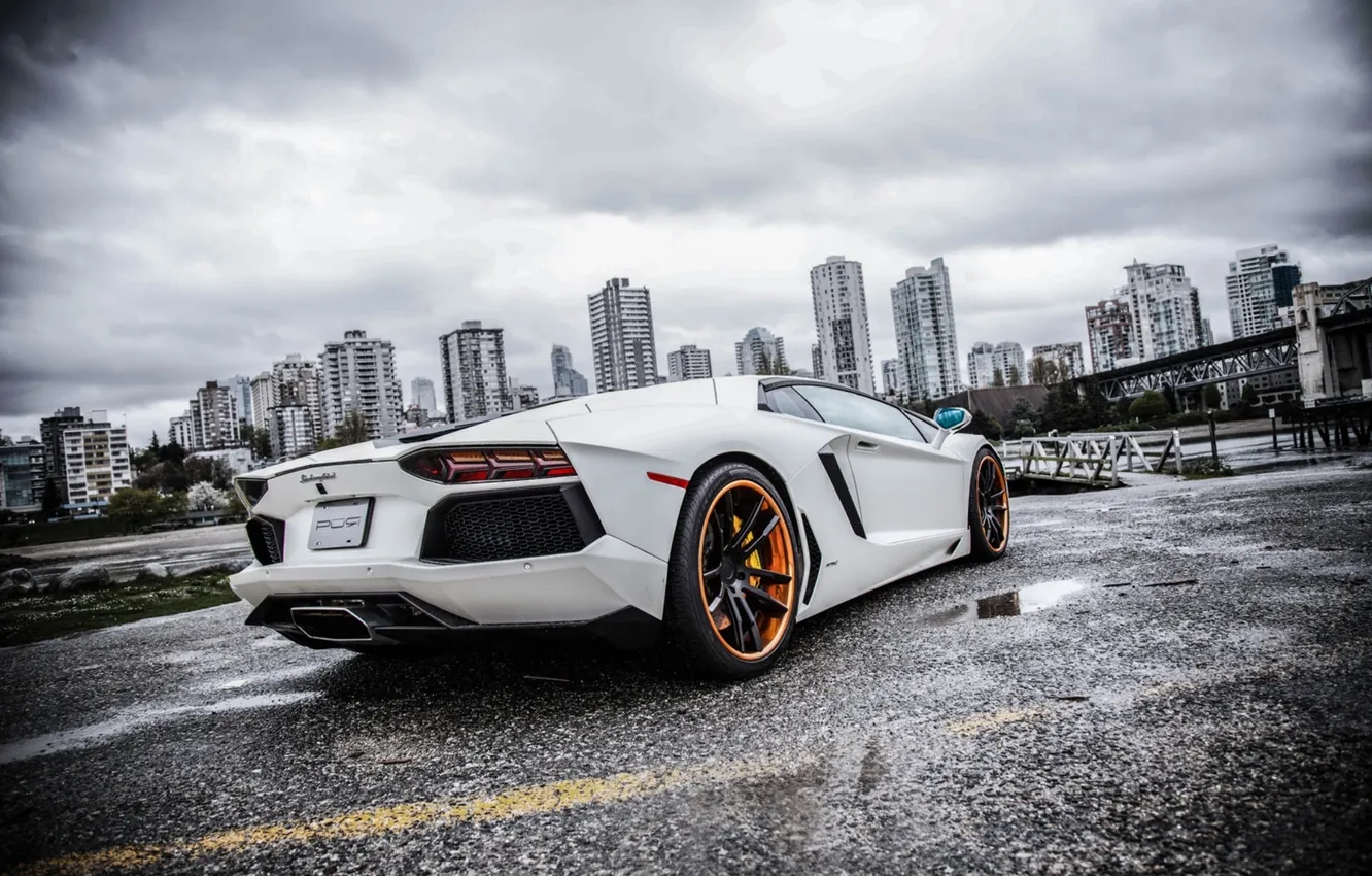 Фото обои белый, небо, асфальт, тучи, мост, city, город, здания