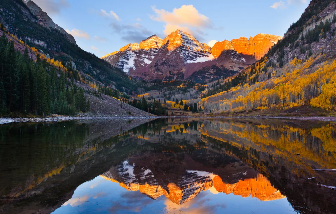 Фото обои осень, лес, небо, горы, озеро