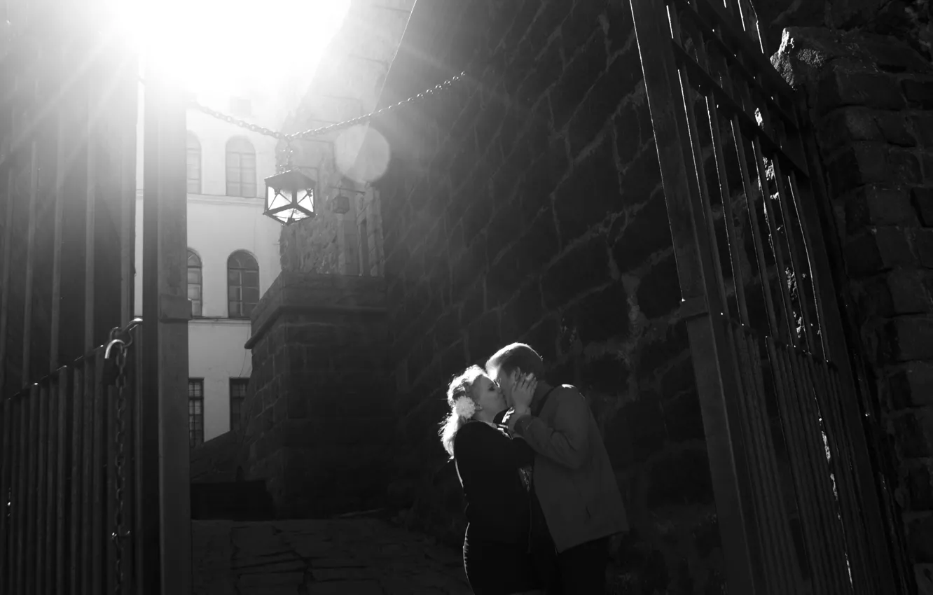 Фото обои белый, девушка, солнце, любовь, жизнь, замок, чёрный, чувства