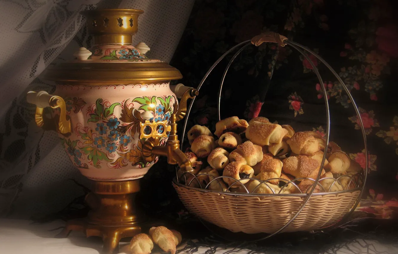 Фото обои стол, узор, чай, печенье, натюрморт, корзинка, самовар, платок