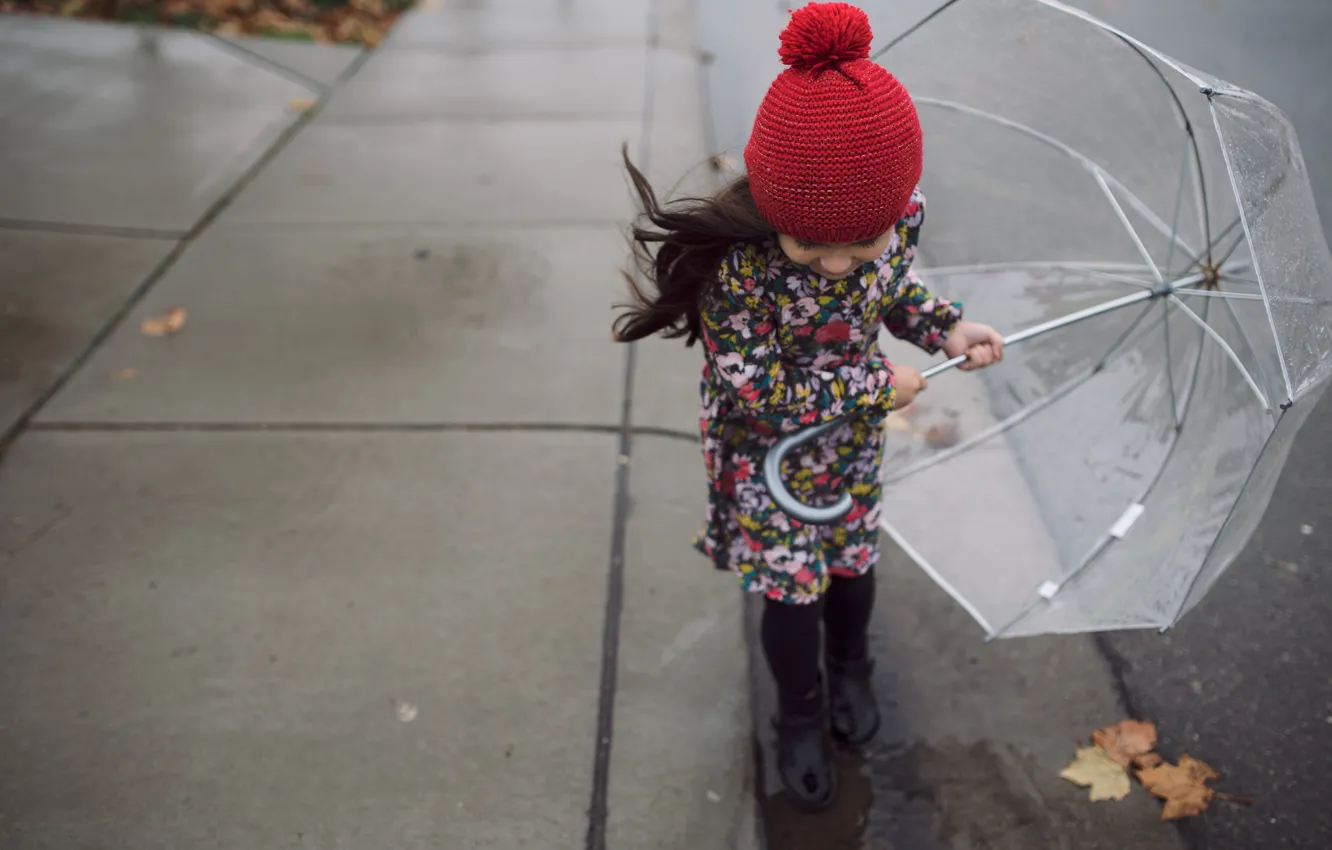 Фото обои осень, листья, ветер, улица, ребенок, зонт, девочка