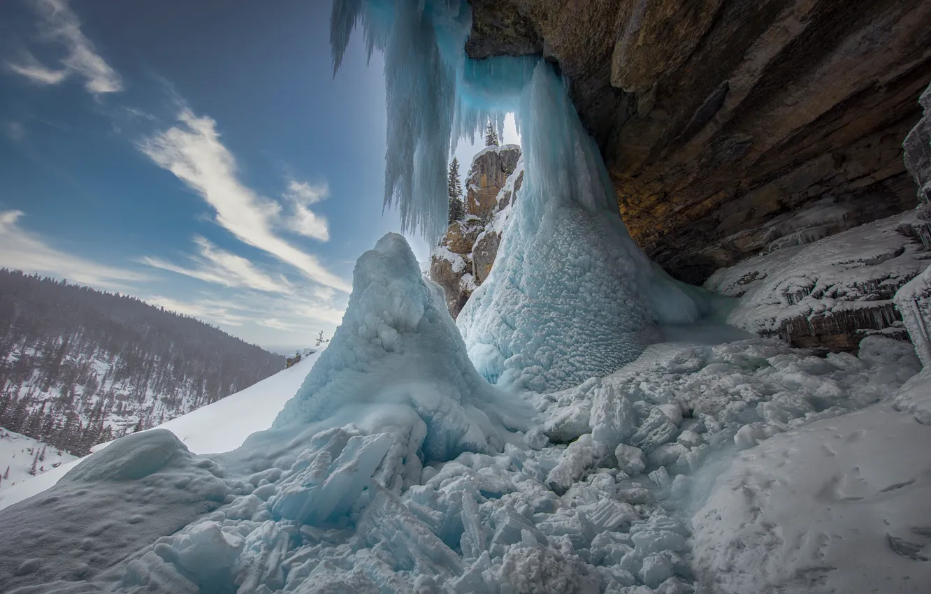 Фото обои зима, лес, снег, природа, скалы, водопад, лёд, сосульки