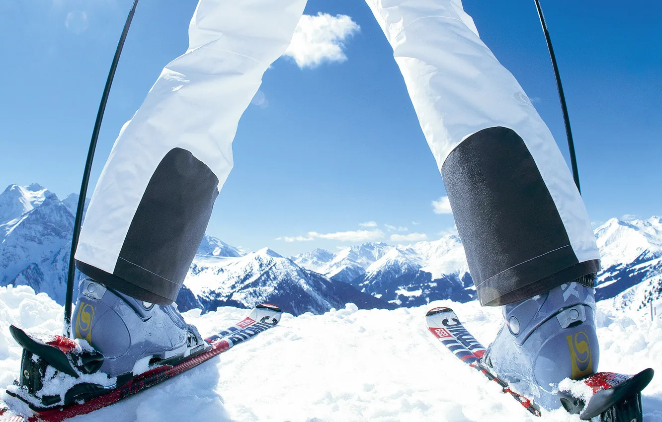 Фото обои снег, горы, ноги, спорт, лыжи, лыжник