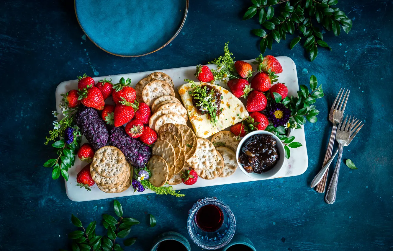 Фото обои ягоды, еда, сыр, печенье, клубника, wine, berries, cheese