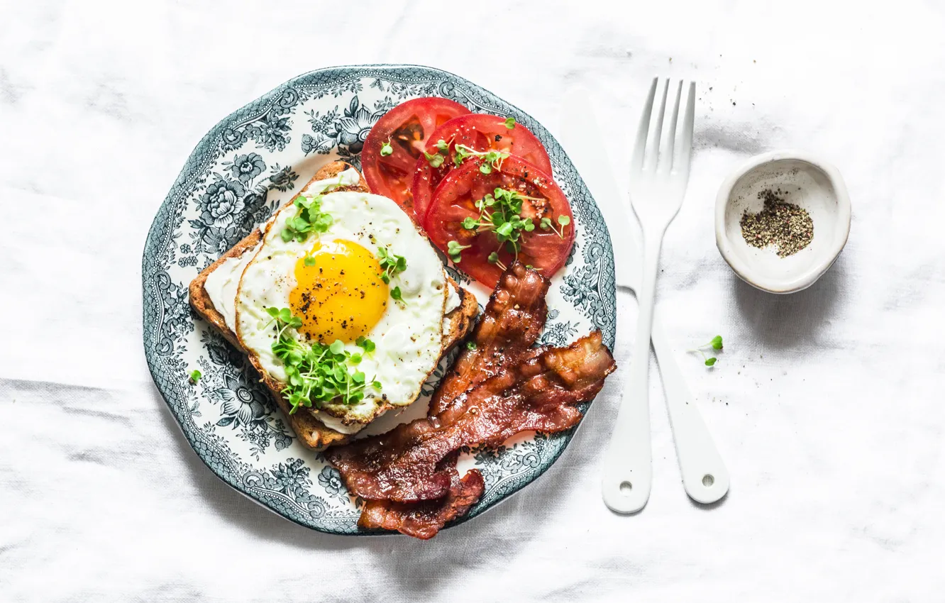 Фото обои завтрак, перец, помидоры, тосты, яичница с беконом
