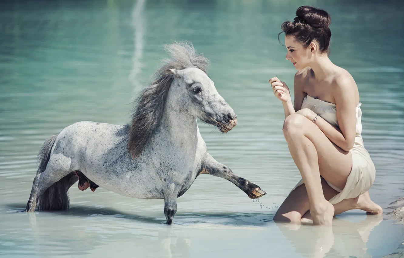 Фото обои вода, девушка, настроение, пони, лошадка, коняжка