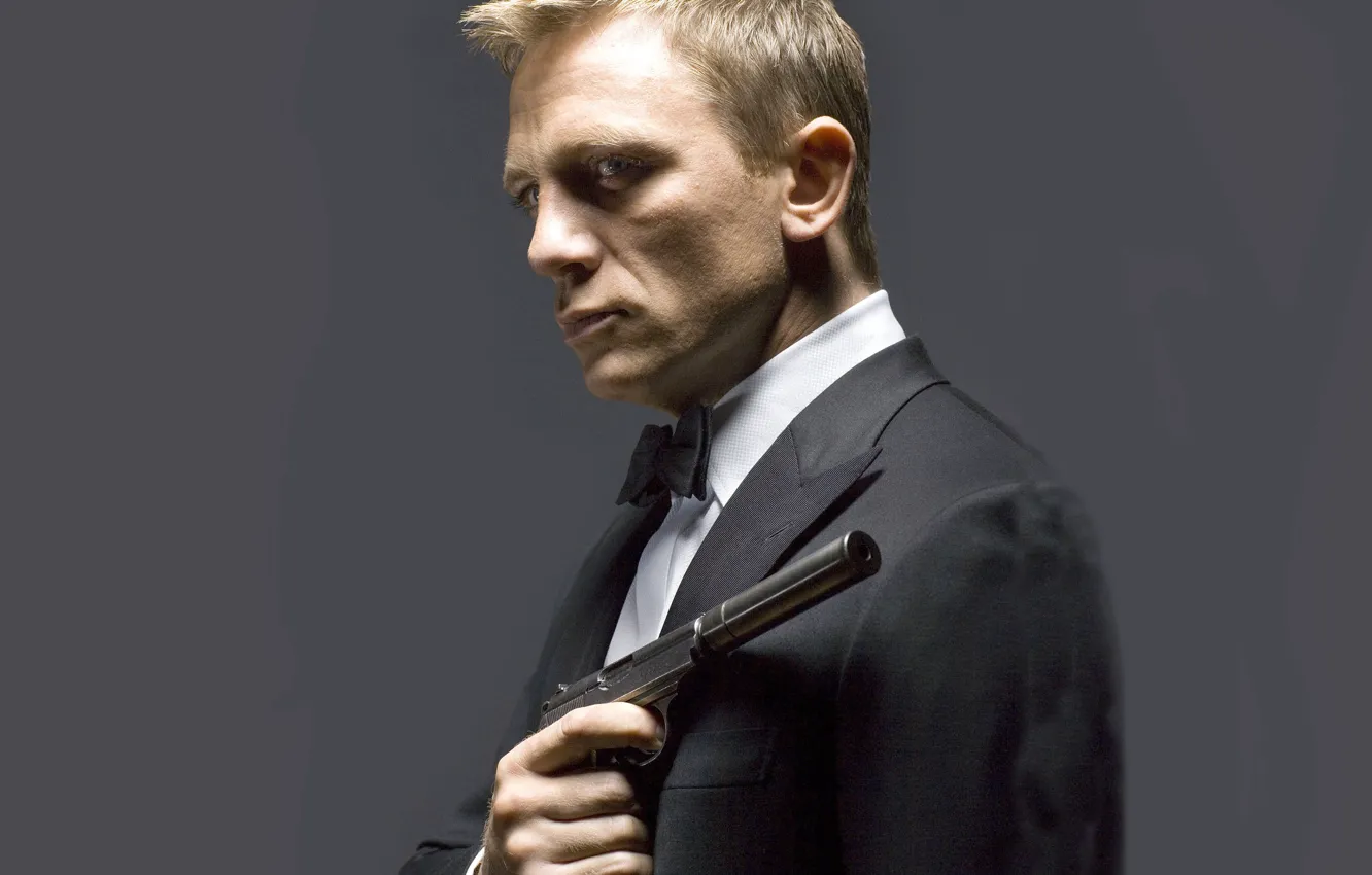 Фото обои пистолет, актер, Daniel Craig, глушитель, смокинг, James Bond, Дэниэл Крэйг, agent 007