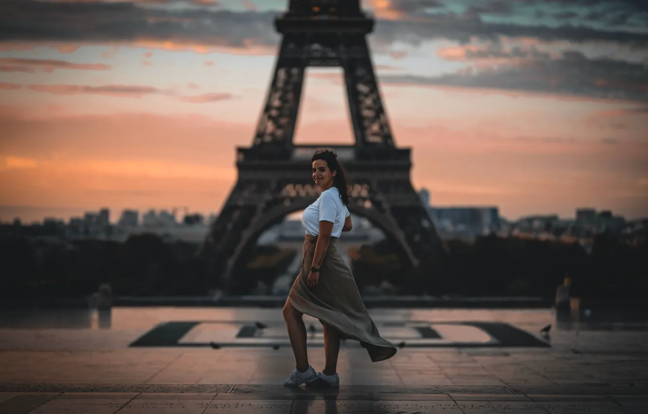 Фото обои Girl, City, Paris, Clouds, Smile, France, Women, Happy