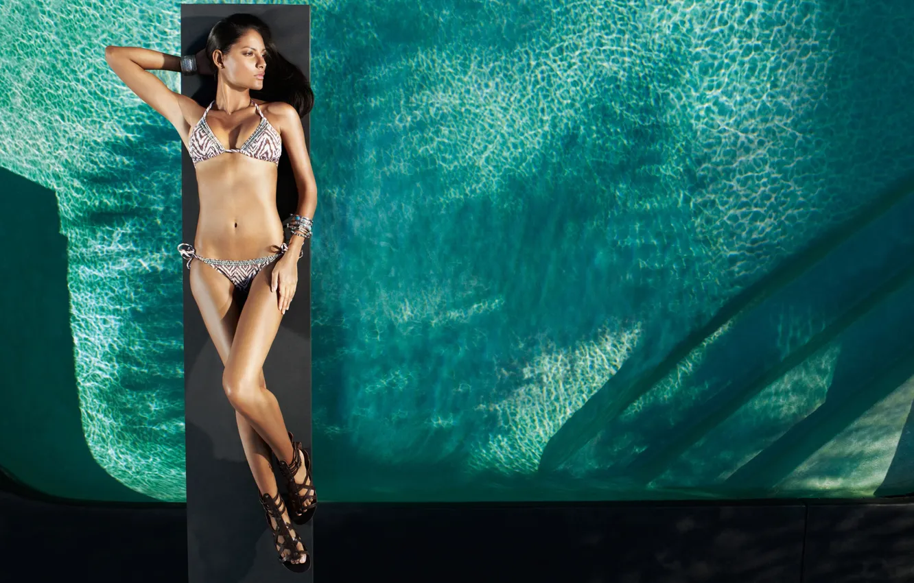 Фото обои купальник, девушка, бассейн, Emanuela de Paula