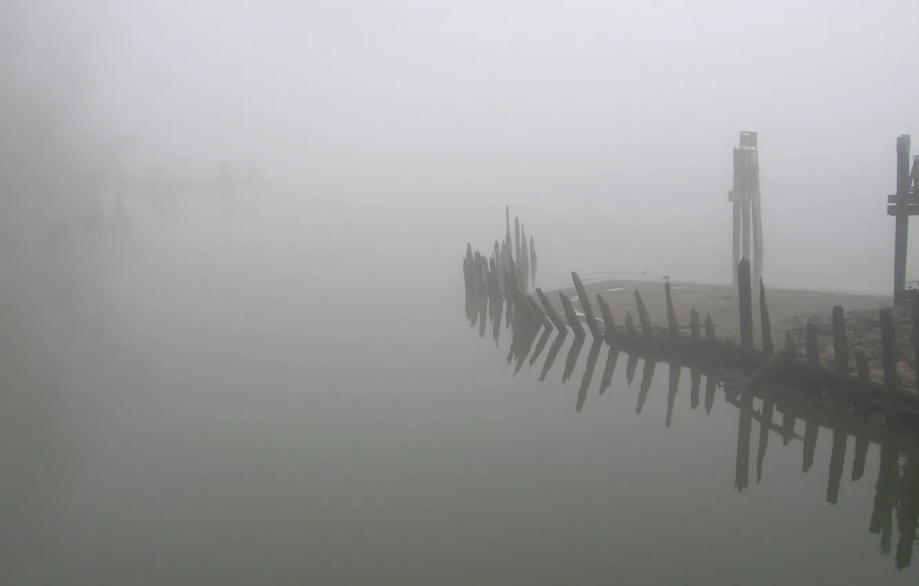 Фото обои туман, берег, останки