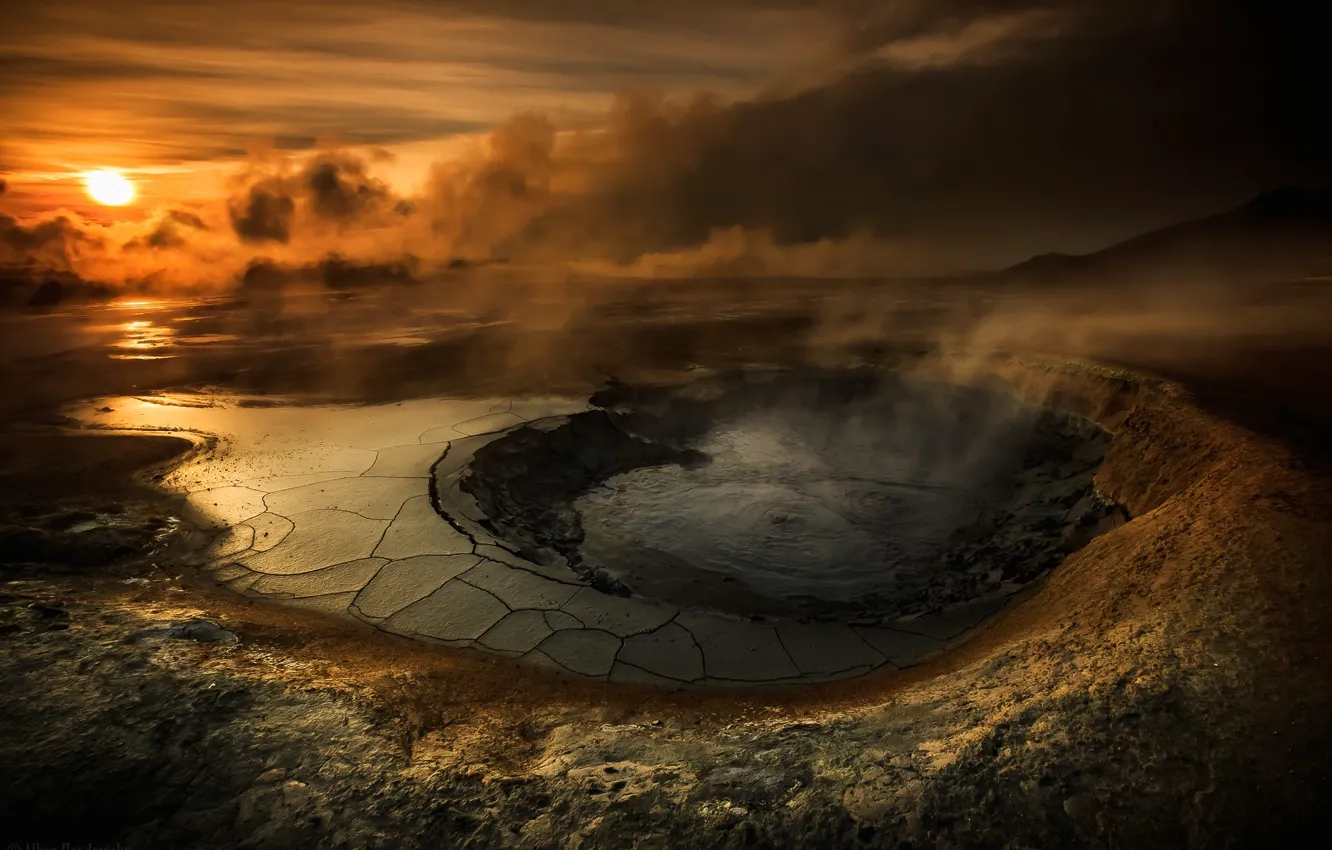Фото обои небо, вода, солнце, облака, закат, озеро, вулкан, кратер
