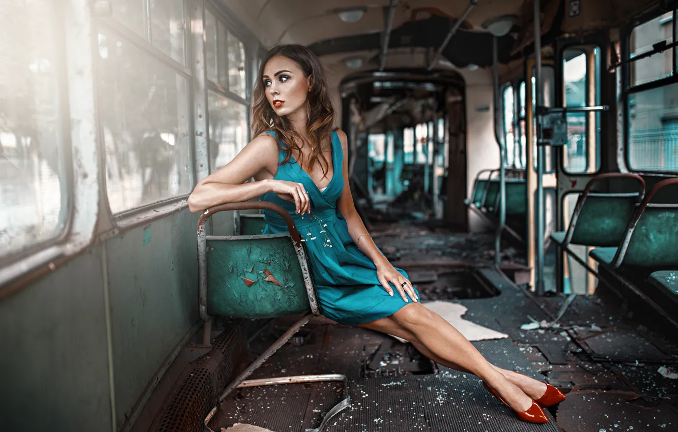 Фото обои девушка, ситуация, старый вагон