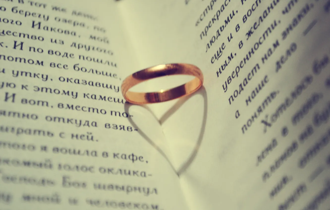 Фото обои обои, кольцо, книга, тень сердце