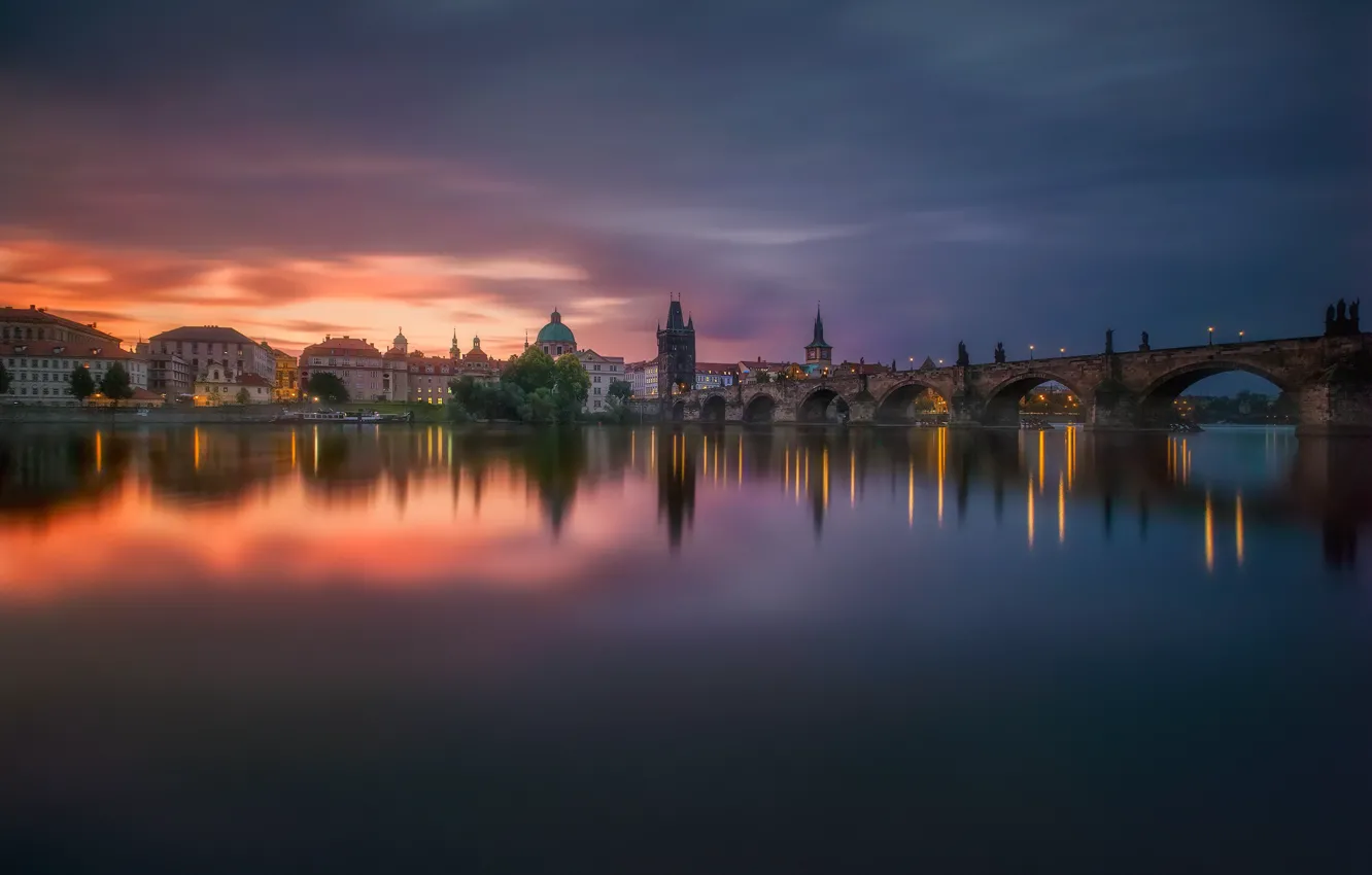 Фото обои мост, город, огни, гладь, река, вечер, утро, Прага