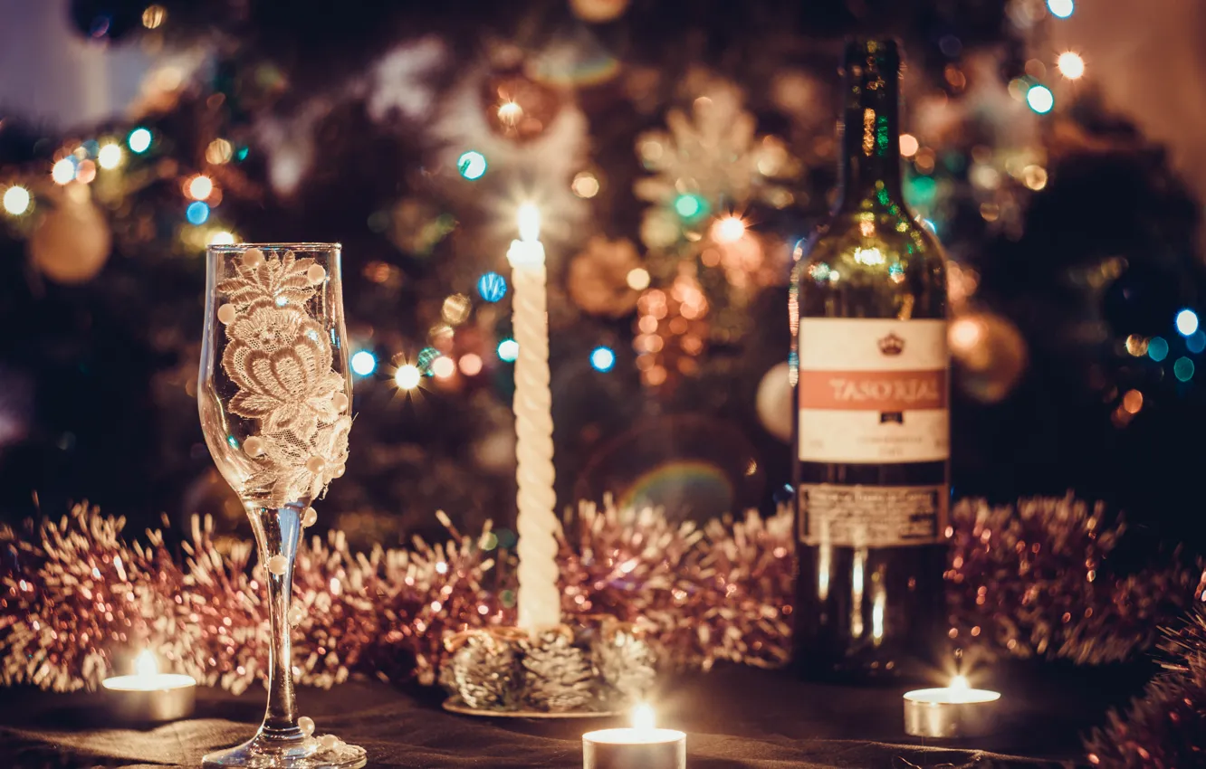 Фото обои украшения, вино, шары, елка, Новый Год, бокалы, Рождество, golden