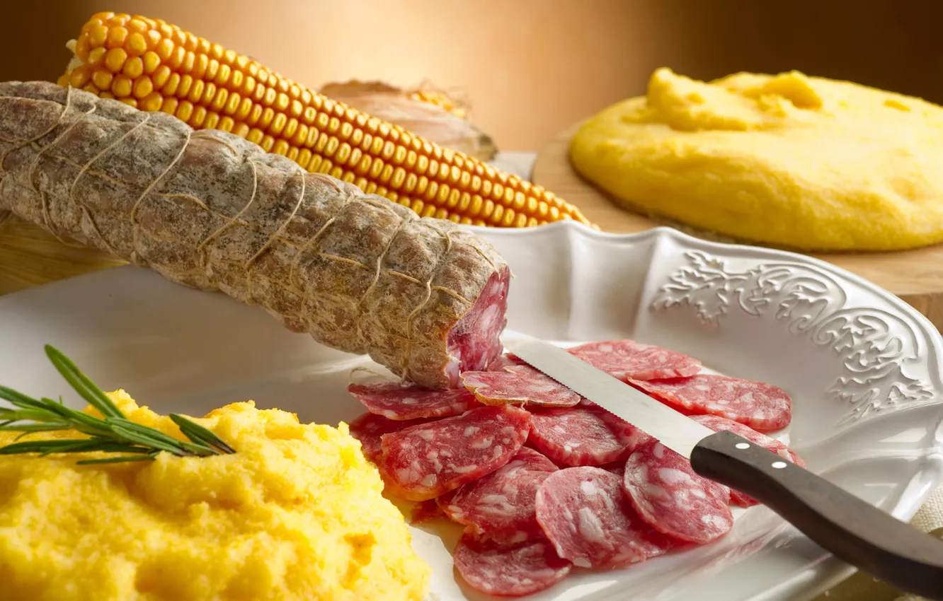 Фото обои кукуруза, тарелка, нож, колбаса, нарезка