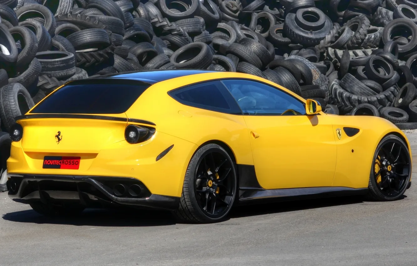 Фото обои желтый, фон, Феррари, Ferrari, шины, суперкар, вид сзади, колёса
