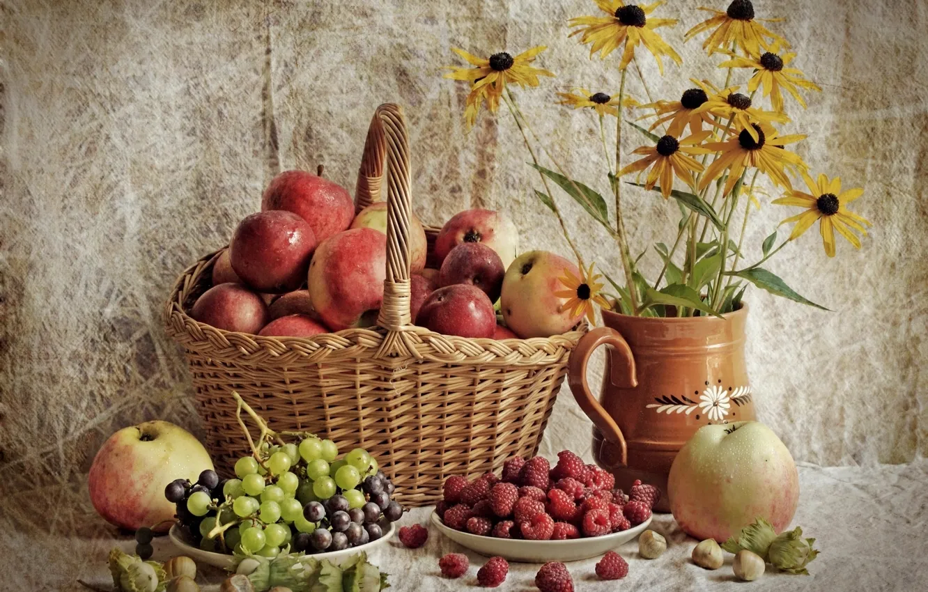 Фото обои малина, корзина, яблоки, виноград, натюрморт