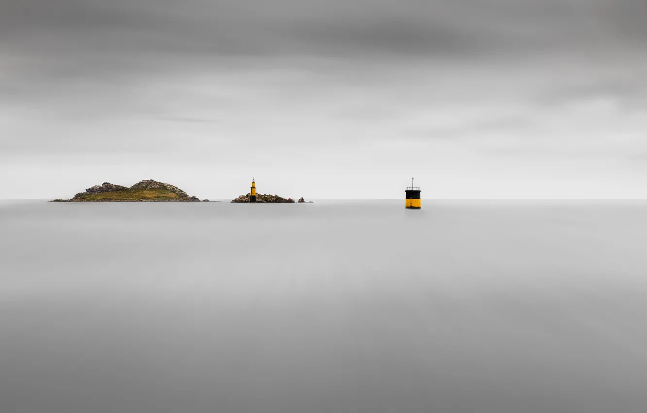 Фото обои море, небо, туман, маяк, остров