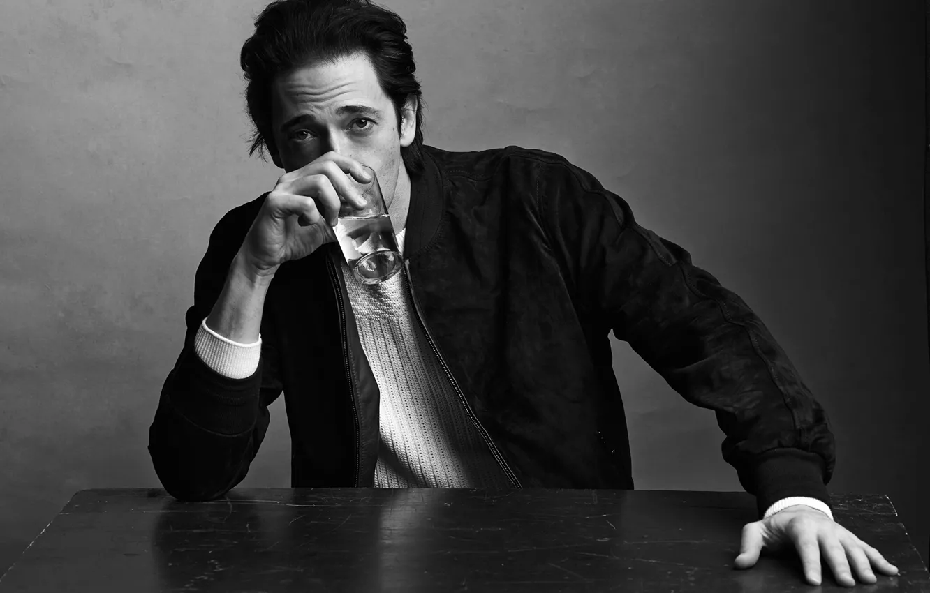 Фото обои фотограф, актер, черно-белое, фотосессия, Adrien Brody, Эдриан Броуди, The Journal, Mr.Porter