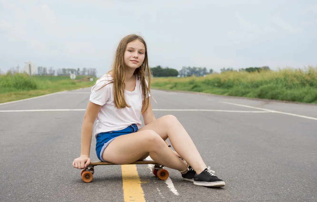 Фото обои girl, road, modern, pretty, attractive, skateboard, empty