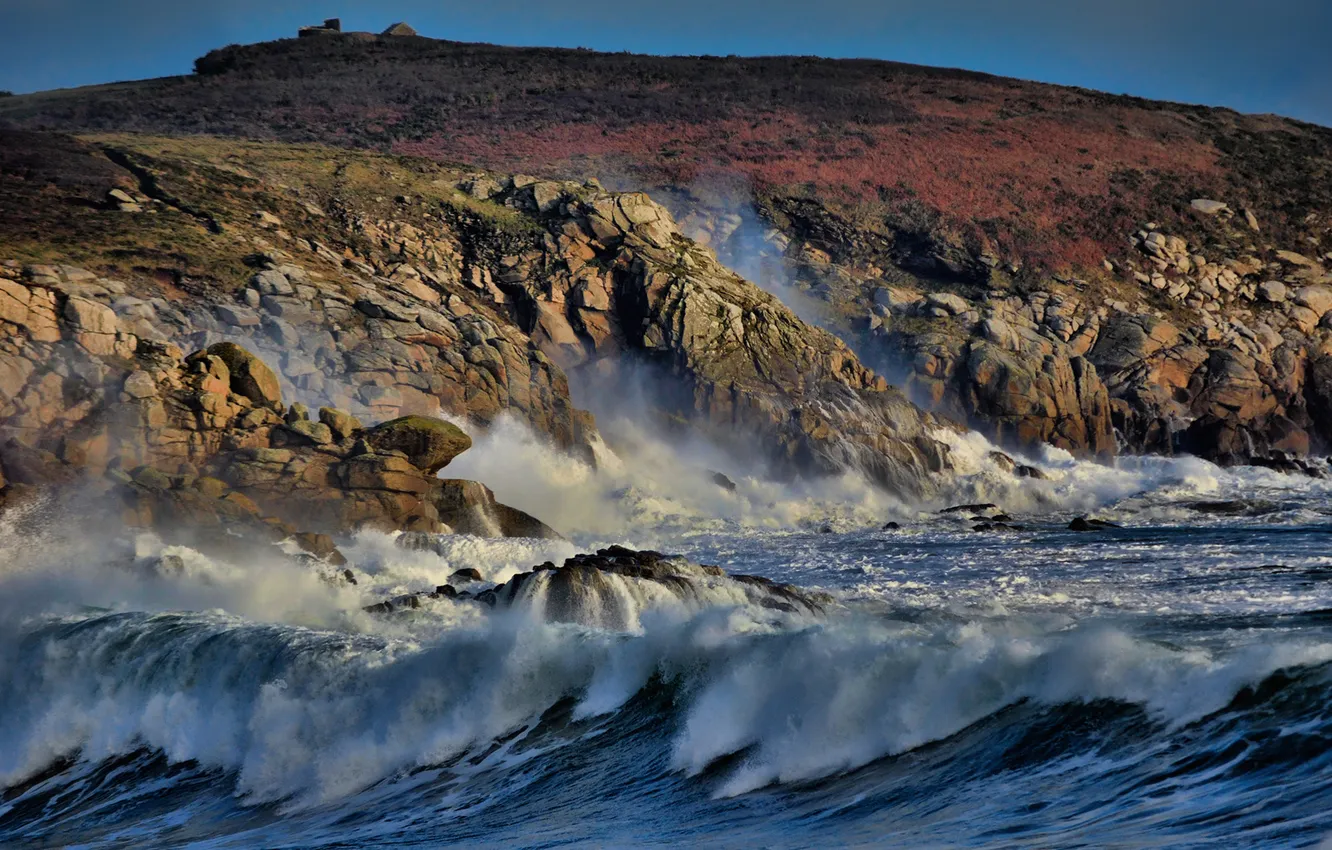 Фото обои море, волны, пена, вода, капли, шторм, скала, океан