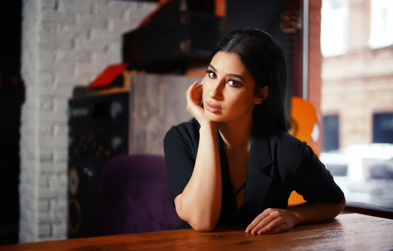 Фото обои взгляд, девушка, лицо, портрет, руки, Lucky, Лолита