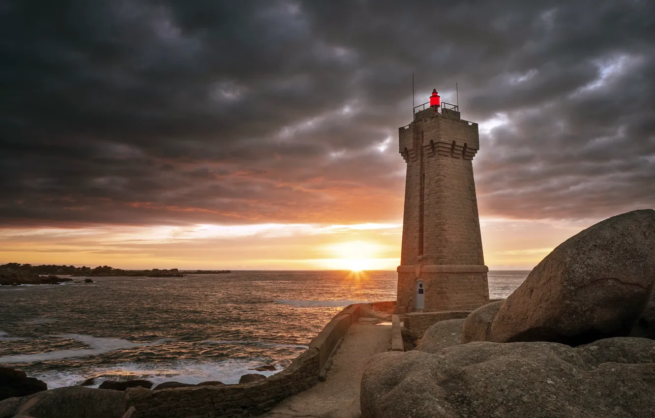 Фото обои France, Brittany, Saint-Guirec, Arrondissement de Lannion, Men Ruz Lighthouse