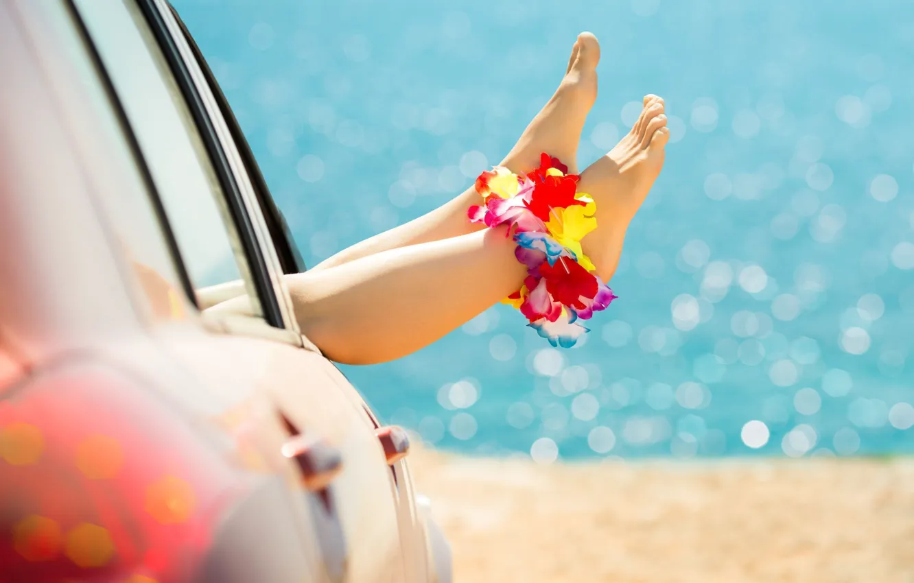 Фото обои песок, car, машина, цветок, девушка, радость, цветы, фон
