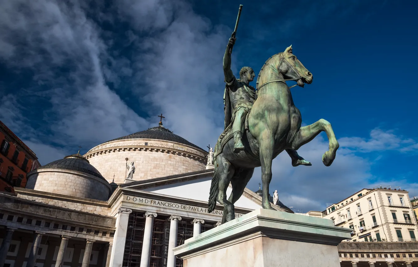 Фото обои Италия, Неаполь, Пьяцца-дель-Плебишито, статуя Карла Третьего