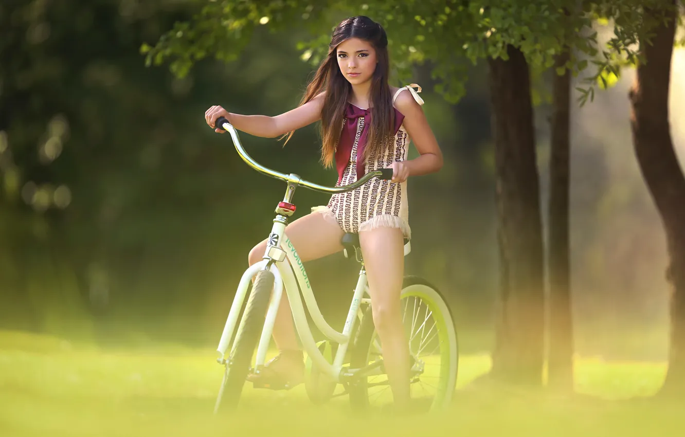 Фото обои деревья, велосипед, девочка, боке