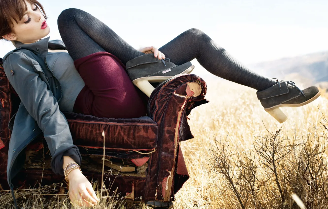 Фото обои ноги, актриса, рыжая, Emma Stone, Эмма Стоун