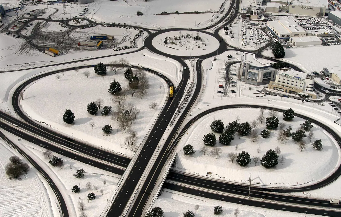 Фото обои дорога, снег, Франция, дома, развязка, панорама, Бретань, Сен-Мало
