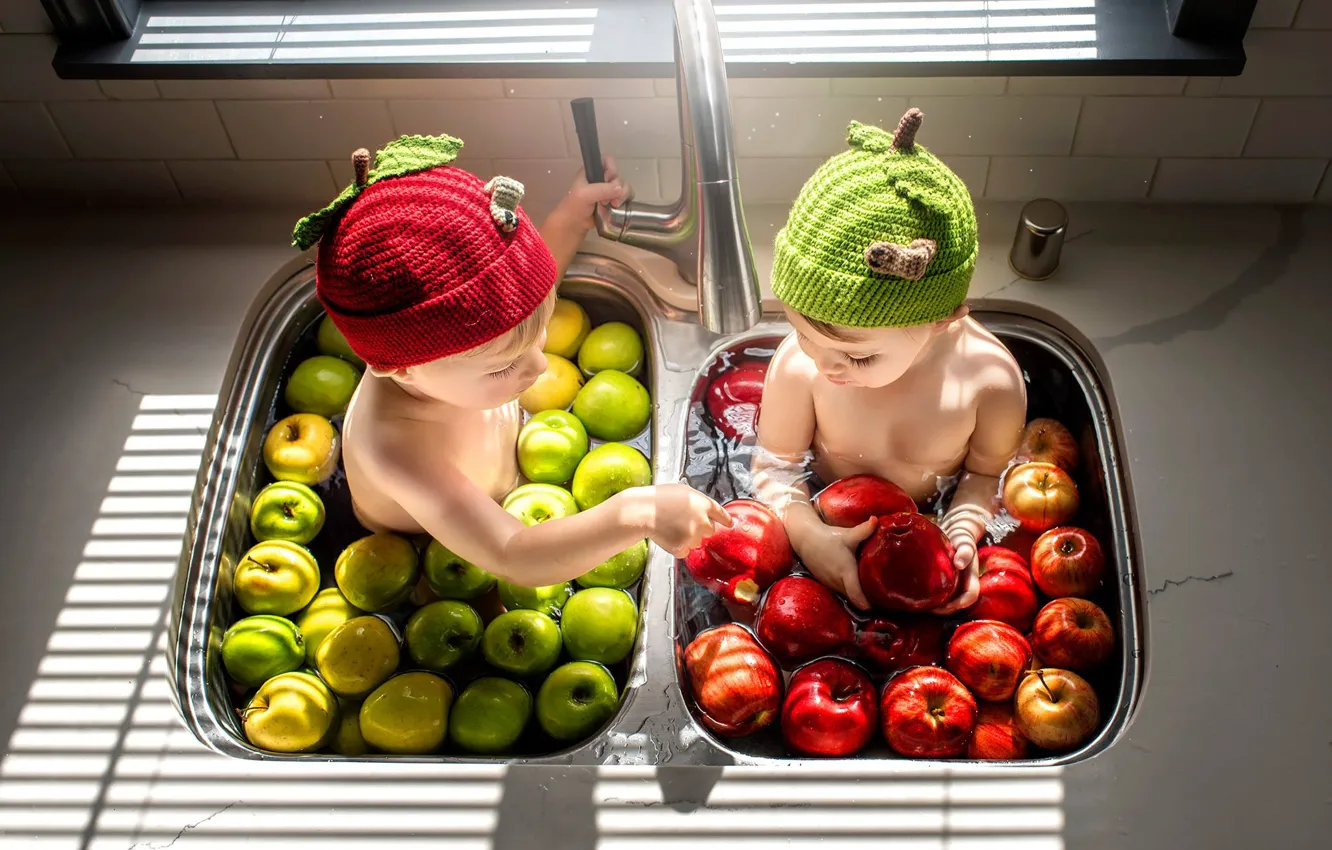 Фото обои дети, яблоки, мальчик, девочка
