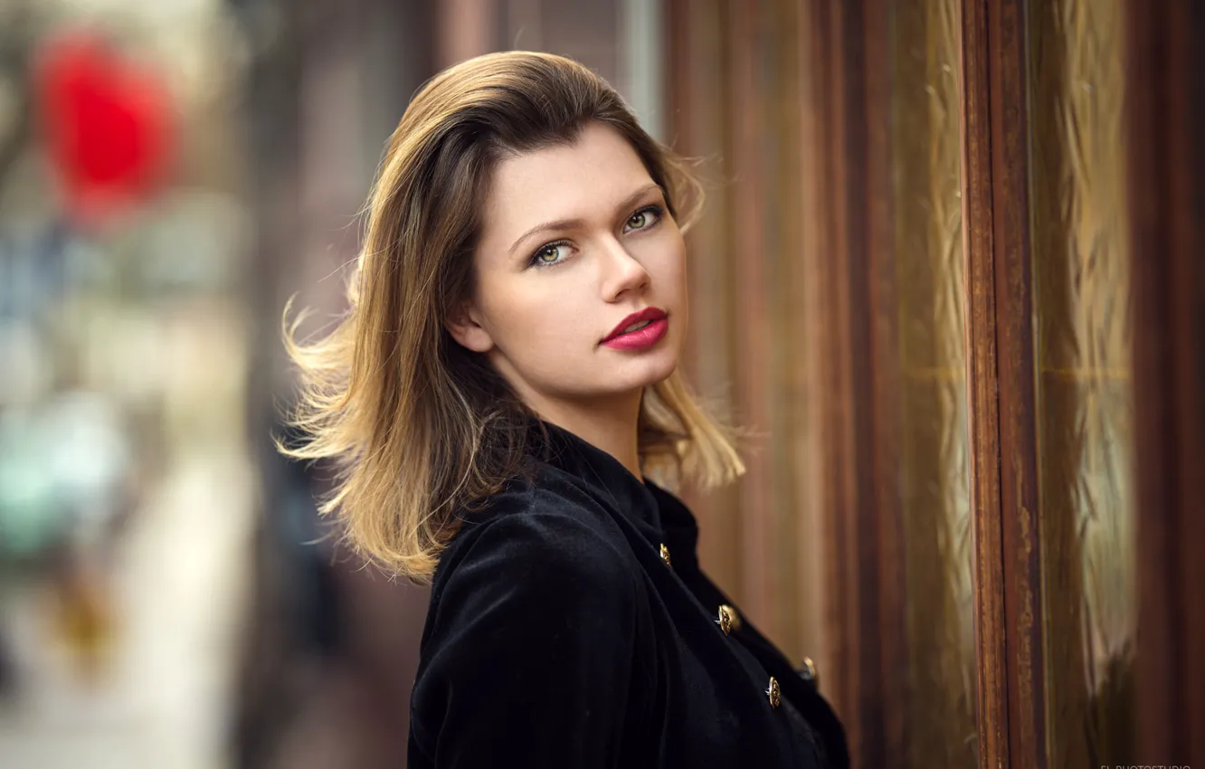 Фото обои взгляд, фон, модель, портрет, макияж, прическа, шатенка, красотка
