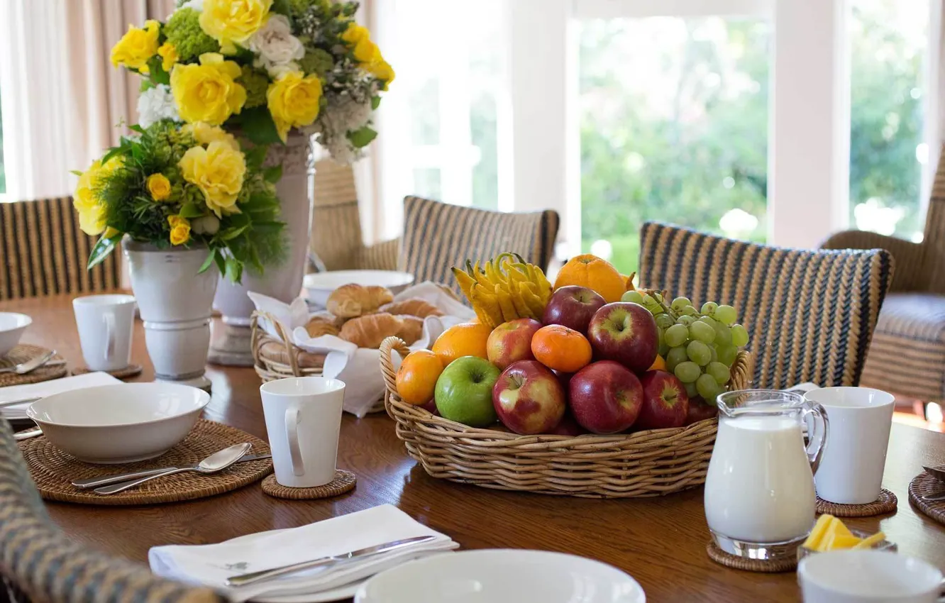 Фото обои цветы, стол, молоко, фрукты, вазы, сервировка, круасаны