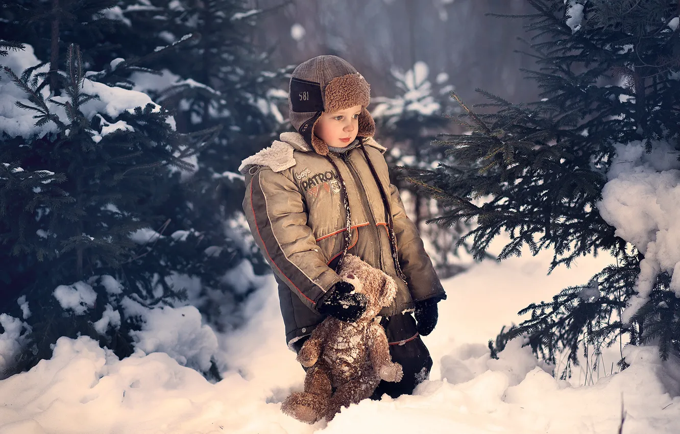 Фото обои зима, снег, природа, игрушка, вечер, мальчик, мишка, медвежонок