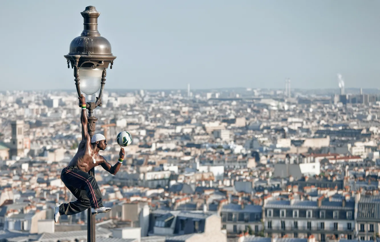 Фото обои Франция, Париж, мяч, панорама, фонарь, Paris, футболист, France