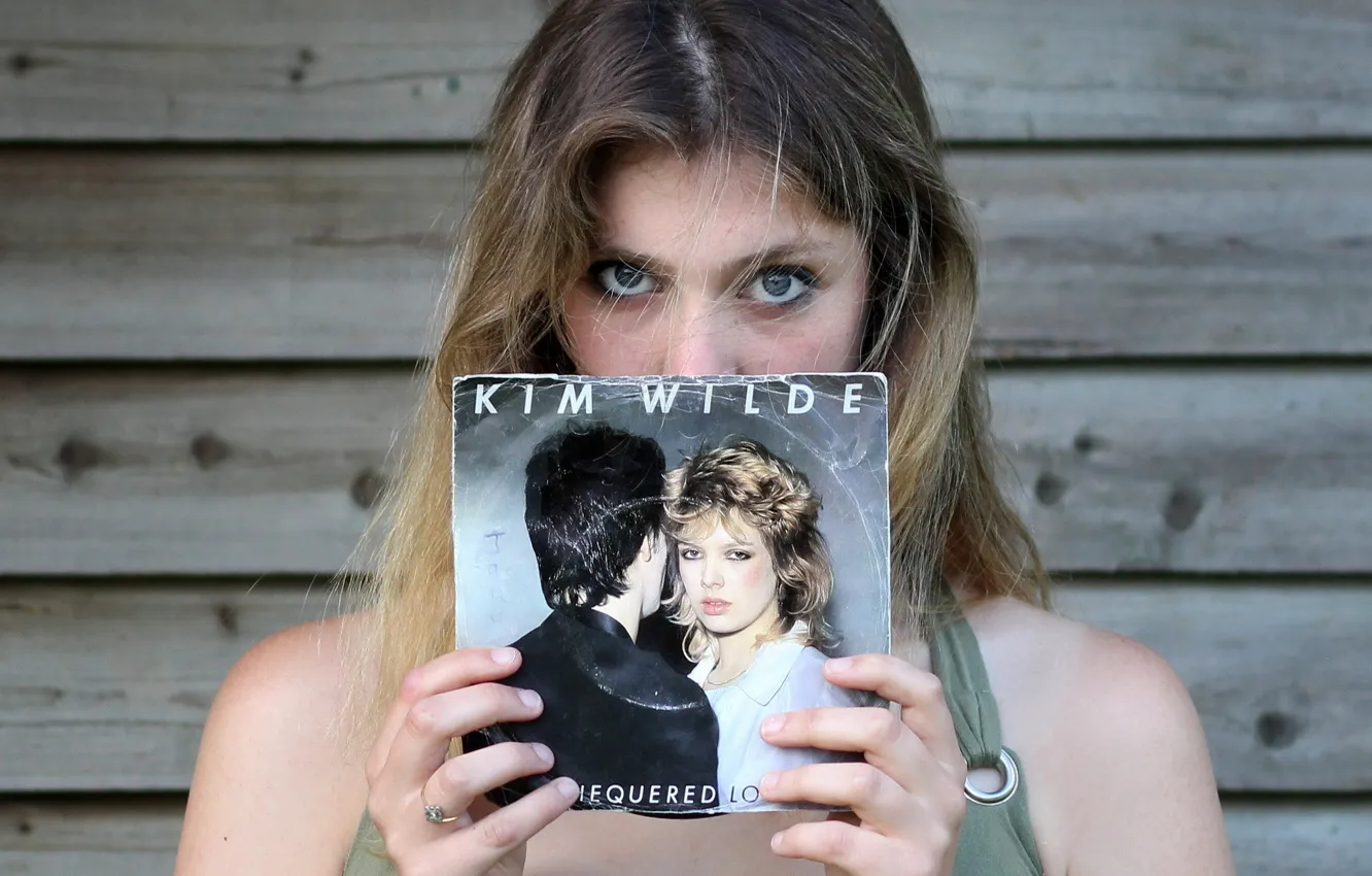 Фото обои девушка, пластинка, ретро 1981, Chequered Love, Kim Wilde