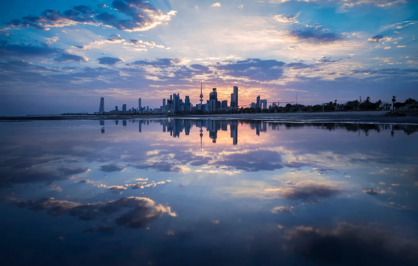 Фото обои город, Kuwait City, отражение.облака