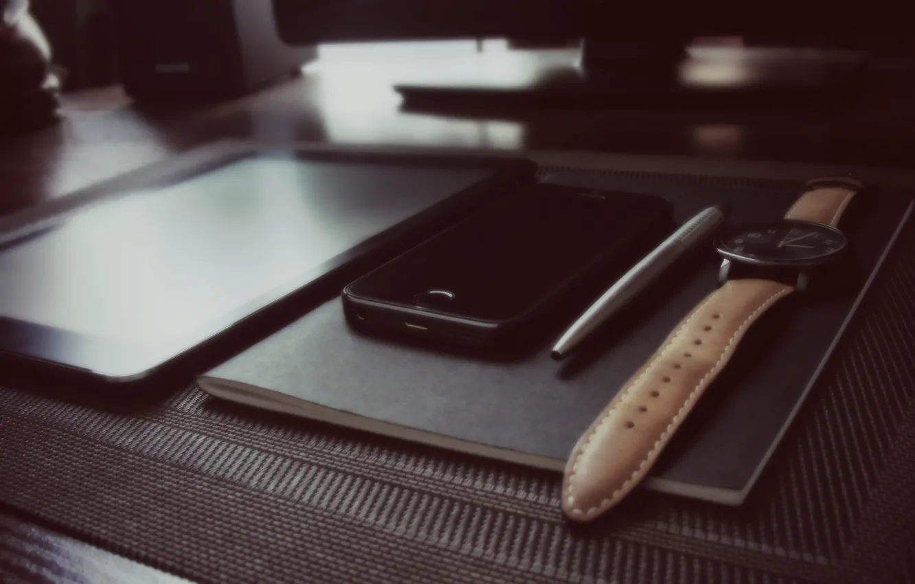Фото обои стол, черный, Apple, часы, ручка, блокнот, телефон, black
