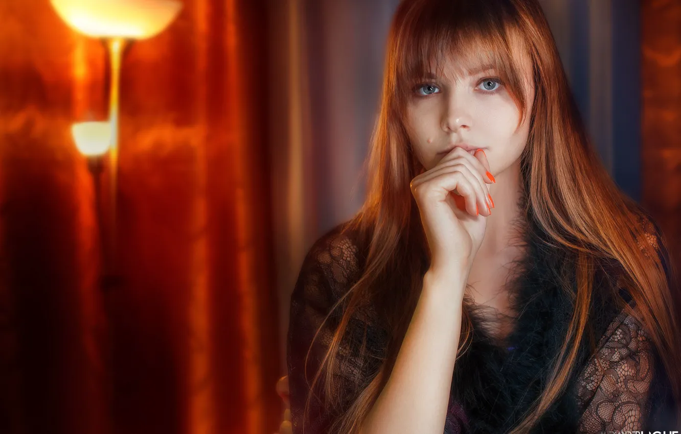 Фото обои взгляд, рука, портрет, рыжая, рыжеволосая, длинные волосы, Анастасия Любятинская, Alexander Drobkov-Light