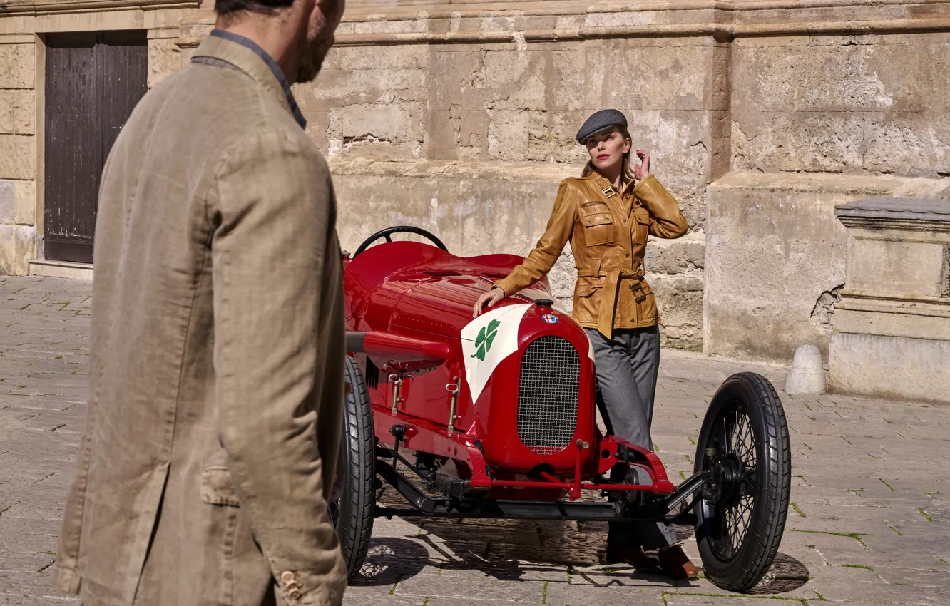 Фото обои Красный, Девушка, Alfa Romeo, Двое, Мужчина, Sports car, 1923, Спортивный автомобиль