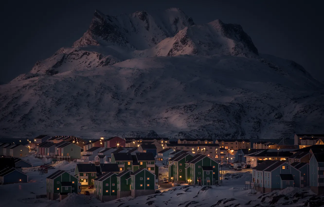 Фото обои зима, снег, горы, ночь, огни, озеро, дома, Гренландия