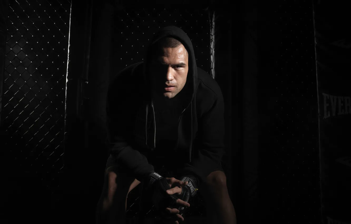 Фото обои темнота, боец, fighter, mma, тренировка, ufc, кейн веласкес, Cain Velasquez