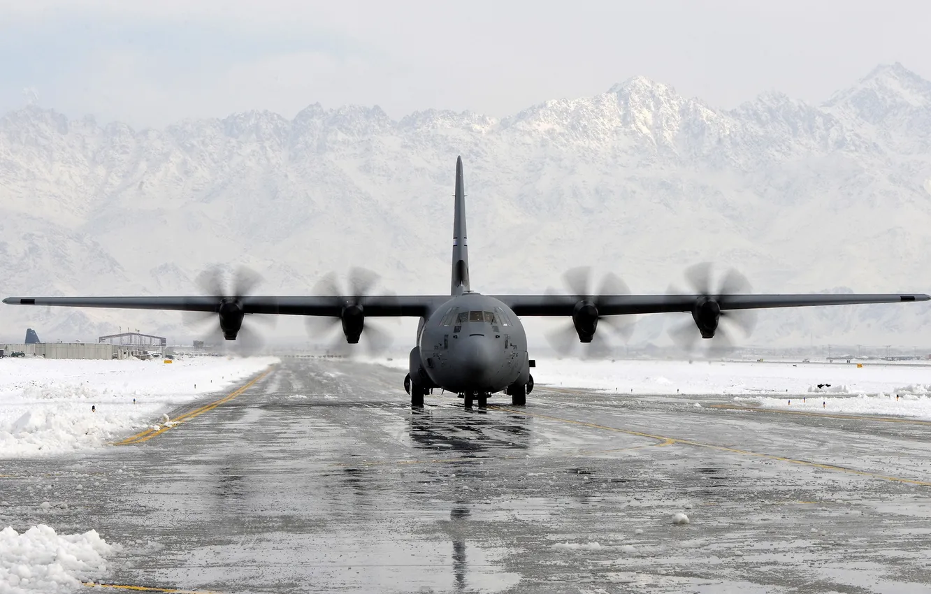 Фото обои самолёт, аэродром, A C-130 Hercules