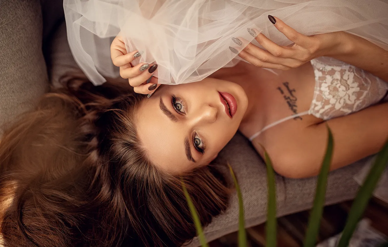 Фото обои girl, photo, photographer, blue eyes, model, tattoo, bokeh, lips