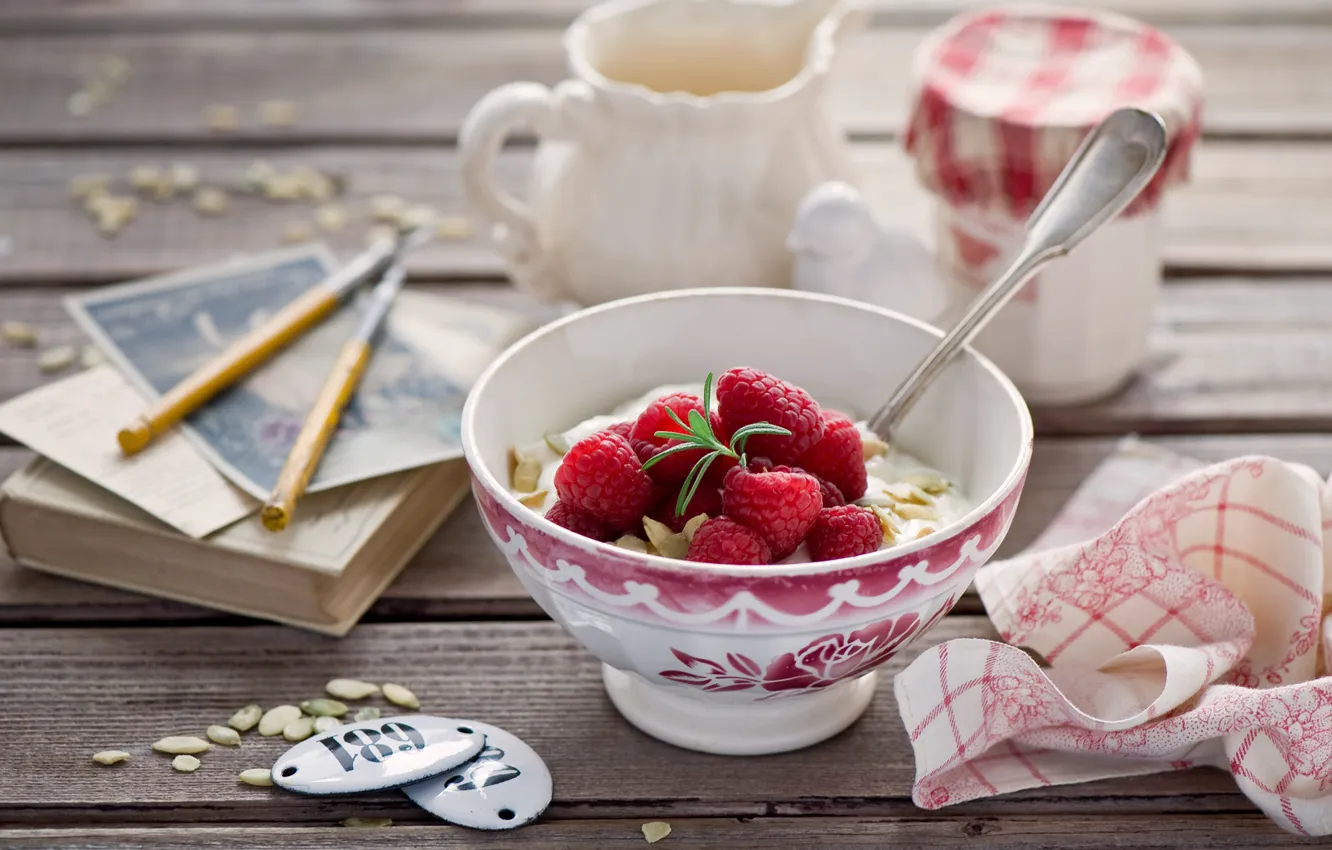 Фото обои ягоды, малина, завтрак, натюрморт, творог, пиала, номерки